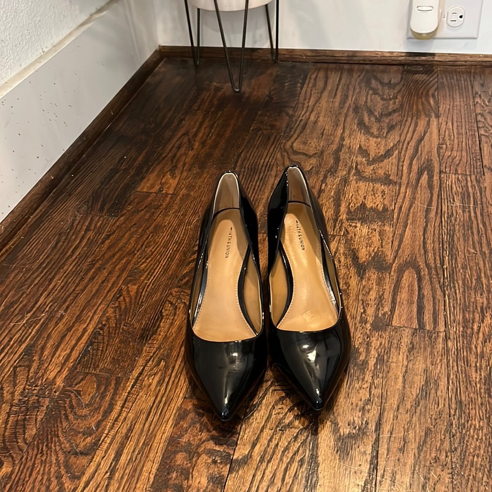 Black Pumps